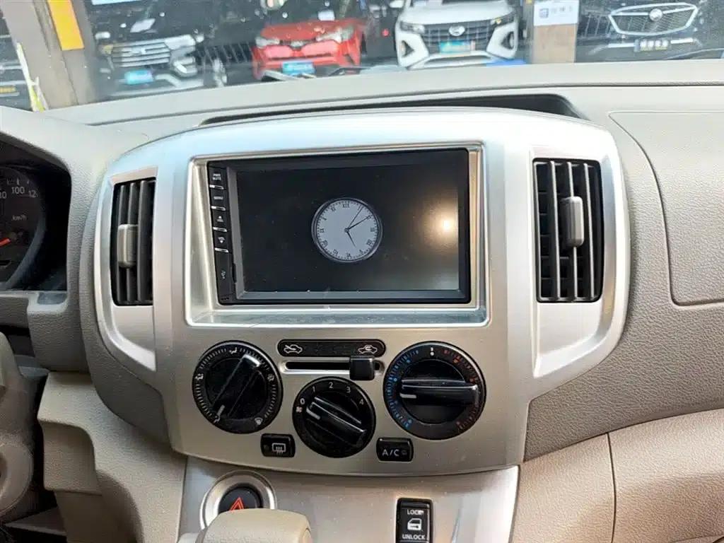 Nissan NV200 2018 1.6L CVT Luxury — миниатюра 13