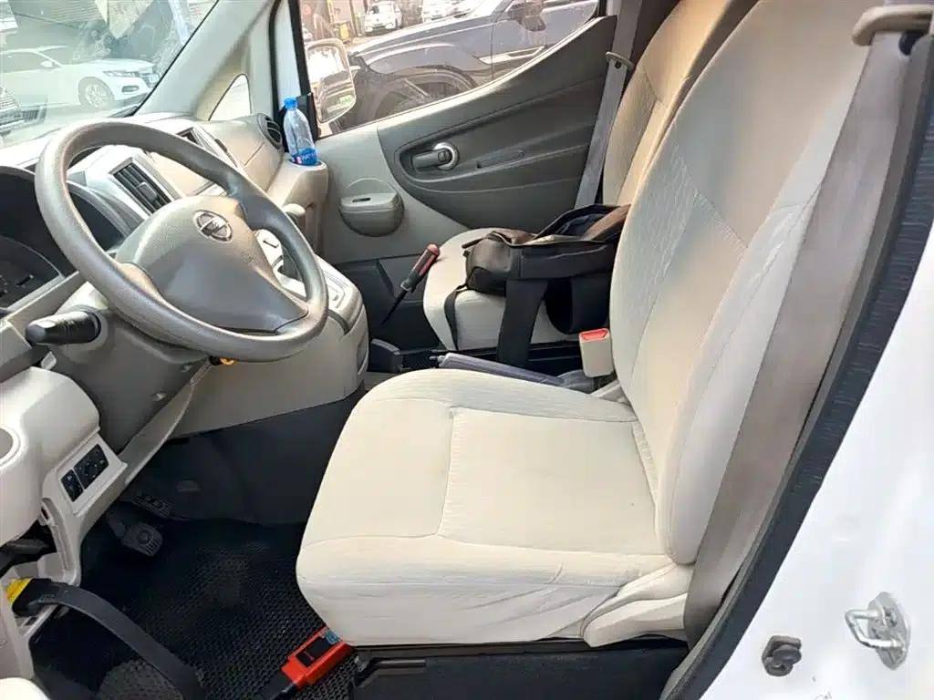 Nissan NV200 2018 1.6L CVT Luxury — миниатюра 15