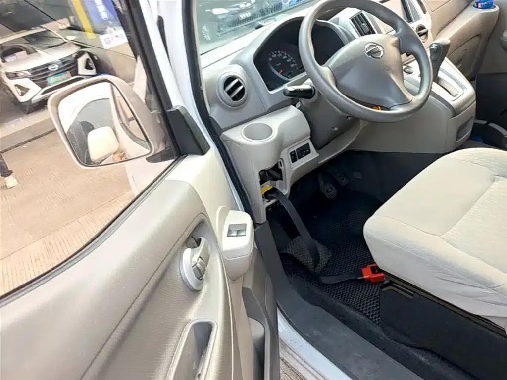 Nissan NV200 2018 1.6L CVT Luxury — миниатюра 16