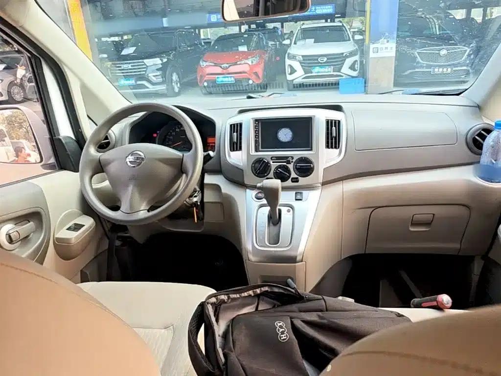 Nissan NV200 2018 1.6L CVT Luxury — миниатюра 10