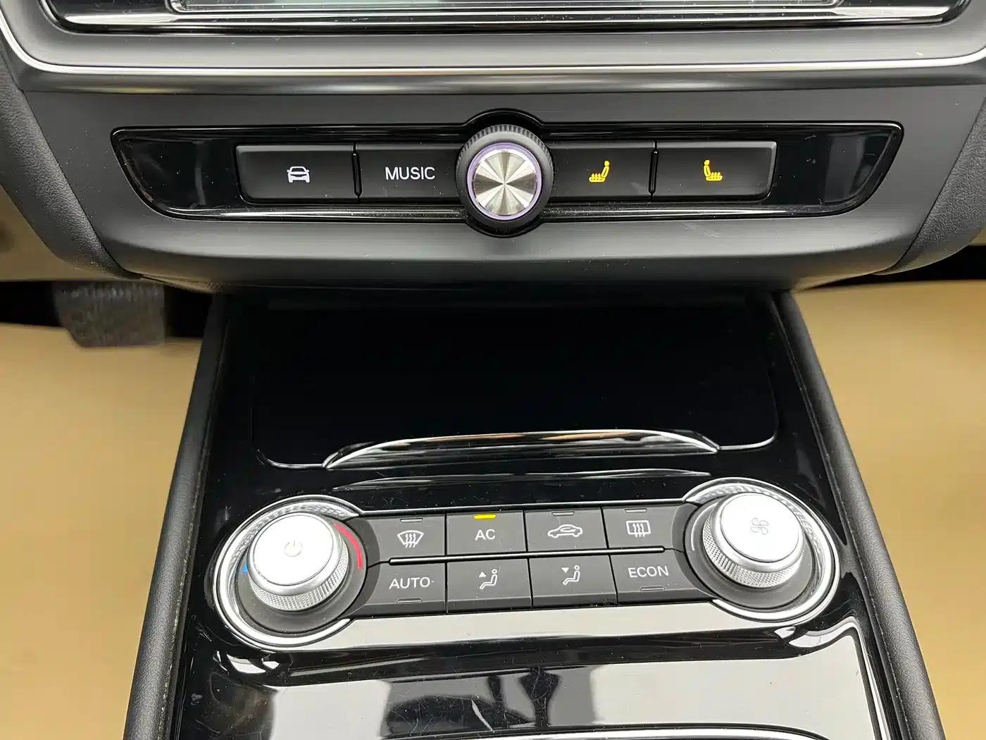 Roewe Ei5 2018 Internet Flagship Edition — миниатюра 17