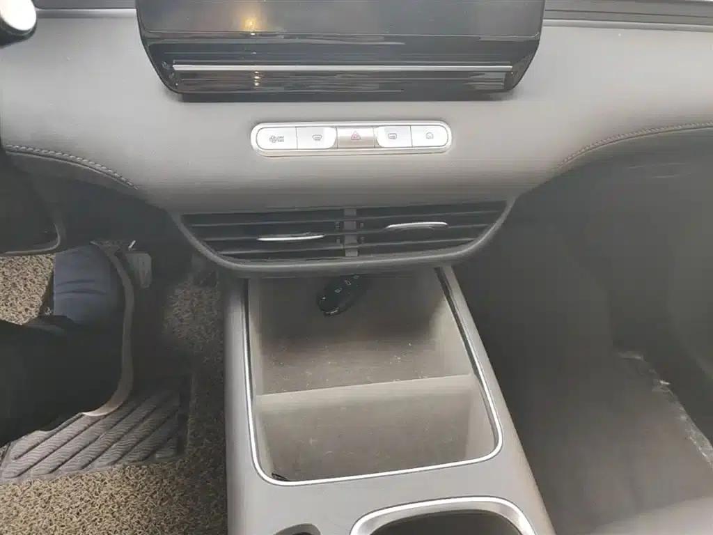 Roewe D6 2025 450km Premium Edition — миниатюра 14
