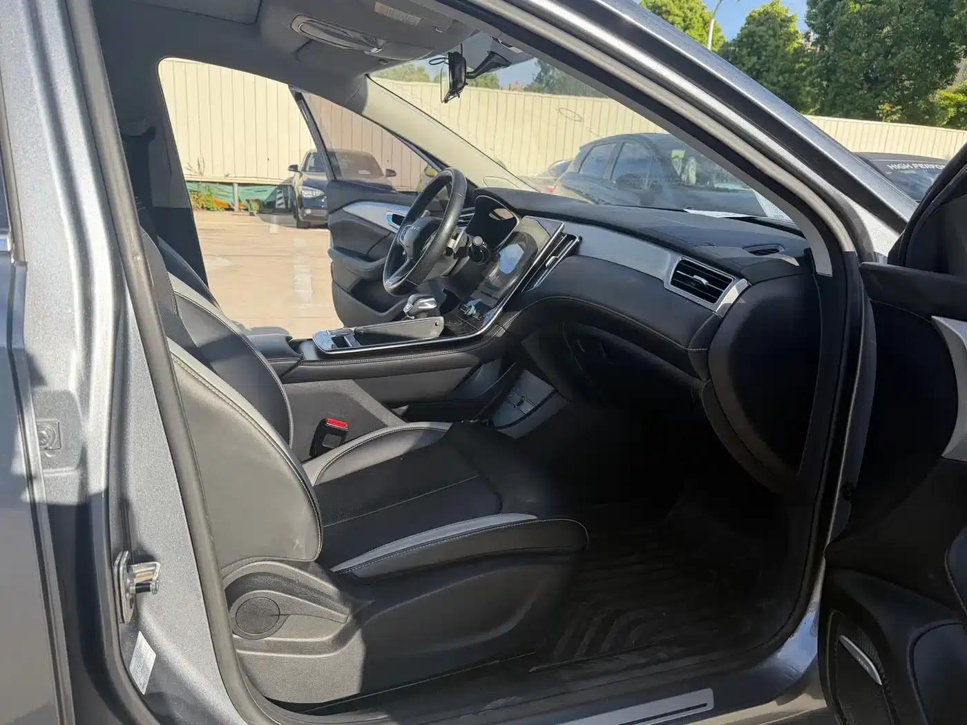 Roewe i6 MAX 2020 300TGI Automatic Cool Panoramic Sunroof Intelligent Driving Supreme Edition — миниатюра 7