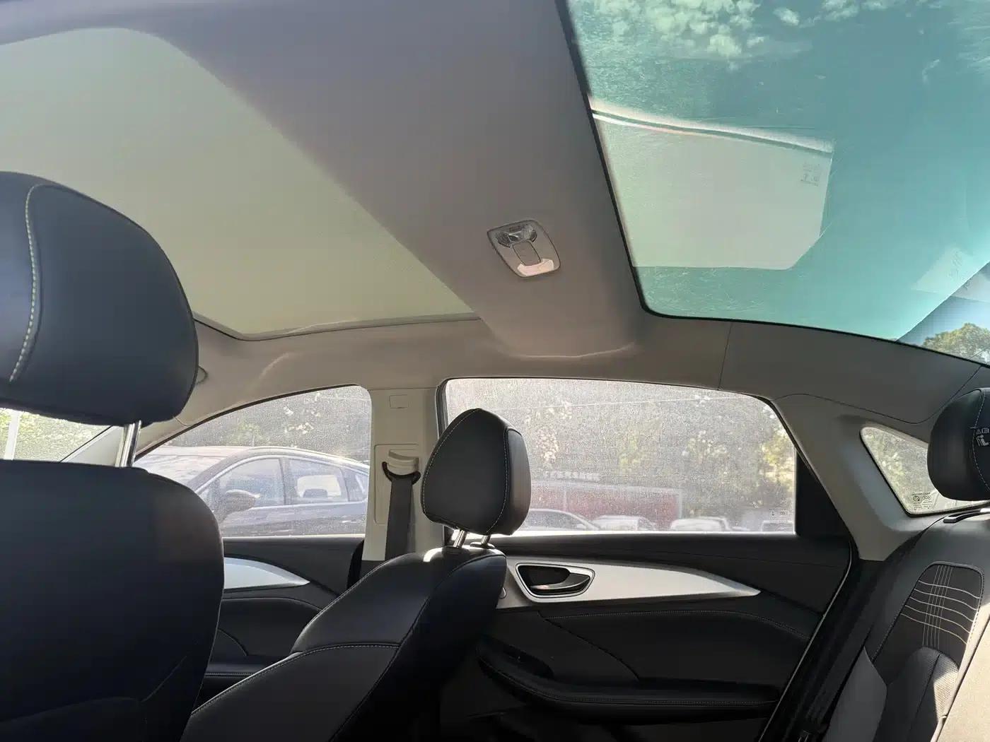 Roewe i6 MAX 2020 300TGI Automatic Cool Panoramic Sunroof Intelligent Driving Supreme Edition — миниатюра 8