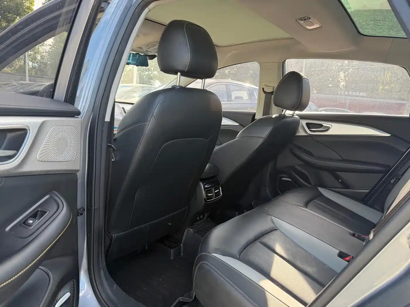 Roewe i6 MAX 2020 300TGI Automatic Cool Panoramic Sunroof Intelligent Driving Supreme Edition — миниатюра 9