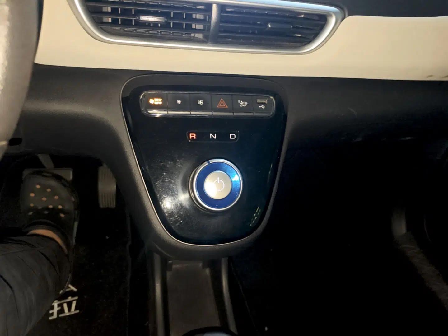 ORA White Cat 2022 Upgraded Model 305km Range Luxury Version Lithium-Ion Battery — миниатюра 17