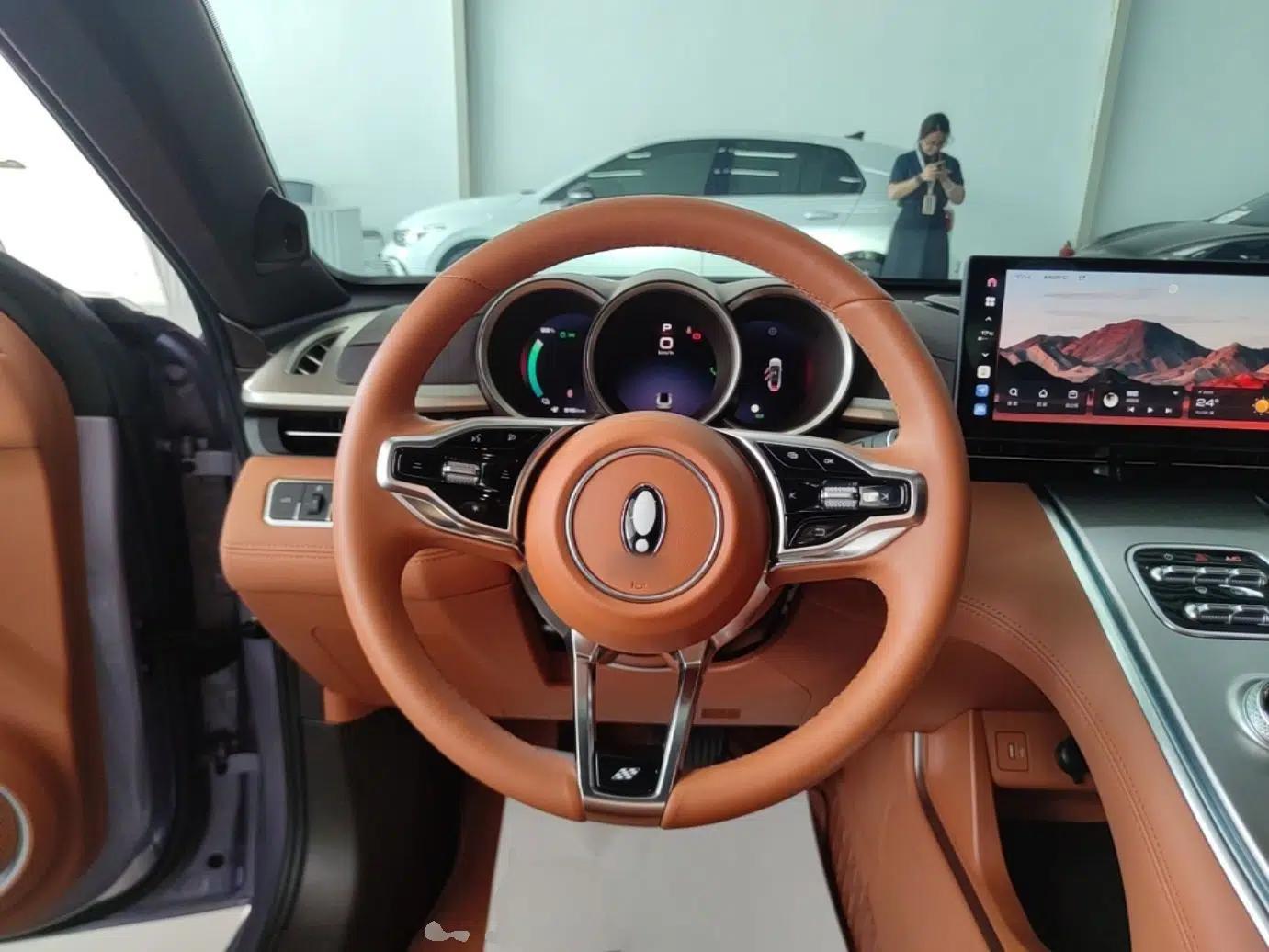 ORA Lightning Cat 2022 555 km Luxury Edition — миниатюра 14