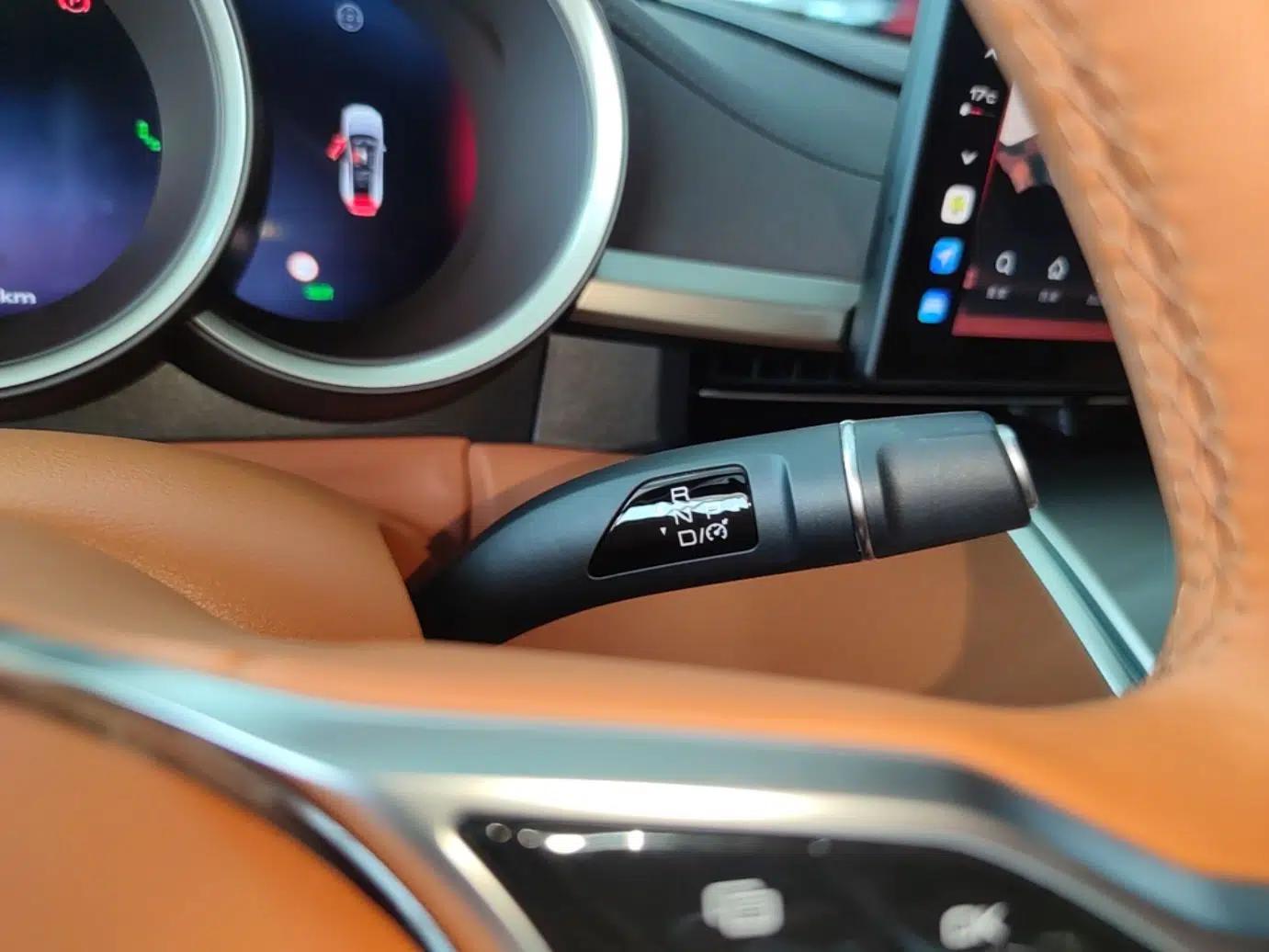 ORA Lightning Cat 2022 555 km Luxury Edition — миниатюра 17