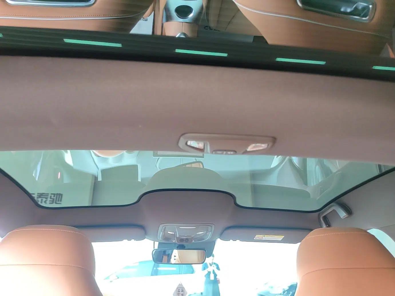 ORA Lightning Cat 2022 555 km Luxury Edition — миниатюра 21