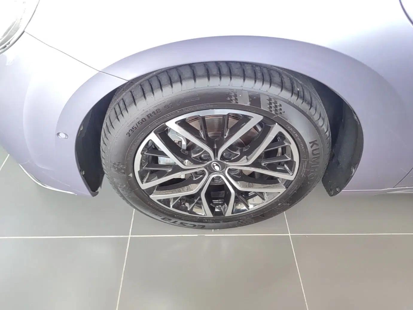 ORA Lightning Cat 2022 555 km Luxury Edition — миниатюра 8