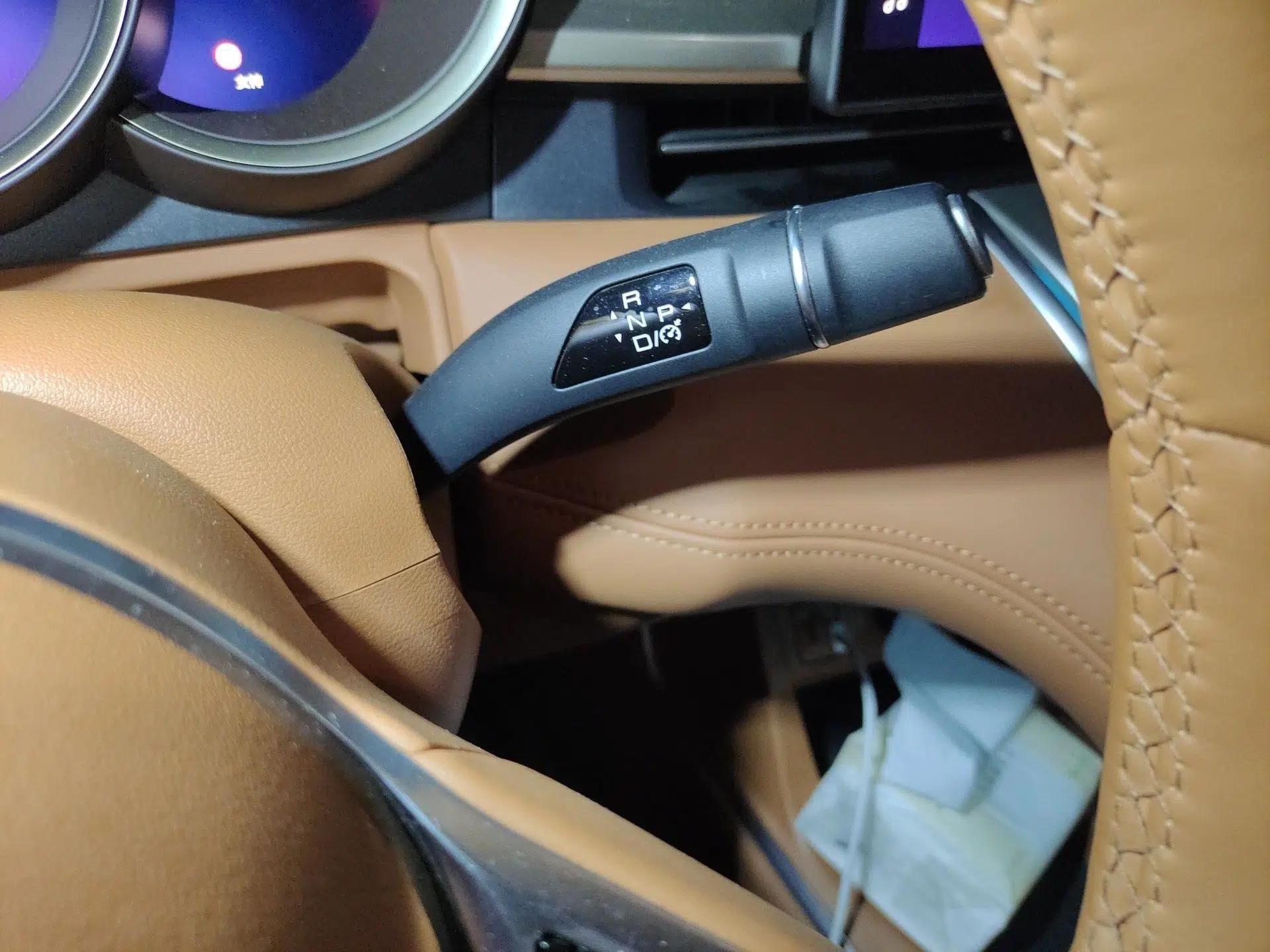 ORA Lightning Cat 2022 555 km Luxury Edition — миниатюра 13
