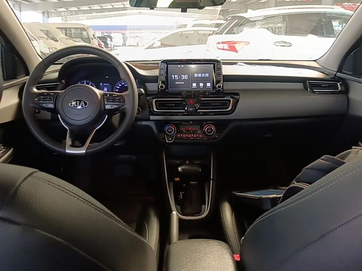 Kia Forte 2018 1.6L Automatic Value-Comfort Luxury Edition — миниатюра 13
