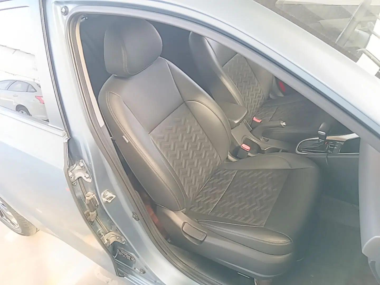 Kia Forte 2018 1.6L Automatic Value-Comfort Luxury Edition — миниатюра 23