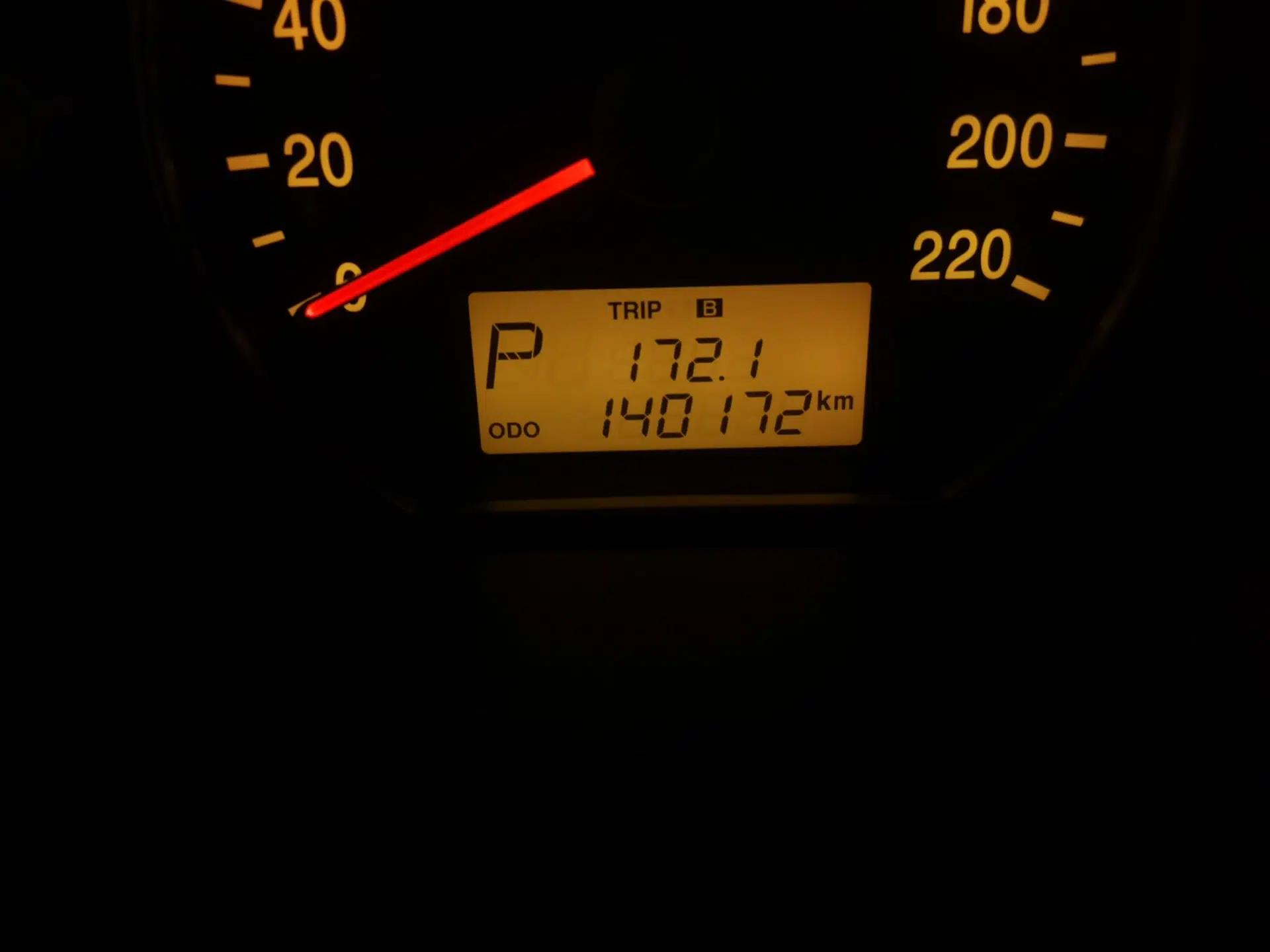 Kia Carens 2011 2.0L 7-Seater Automatic Standard Edition — миниатюра 13