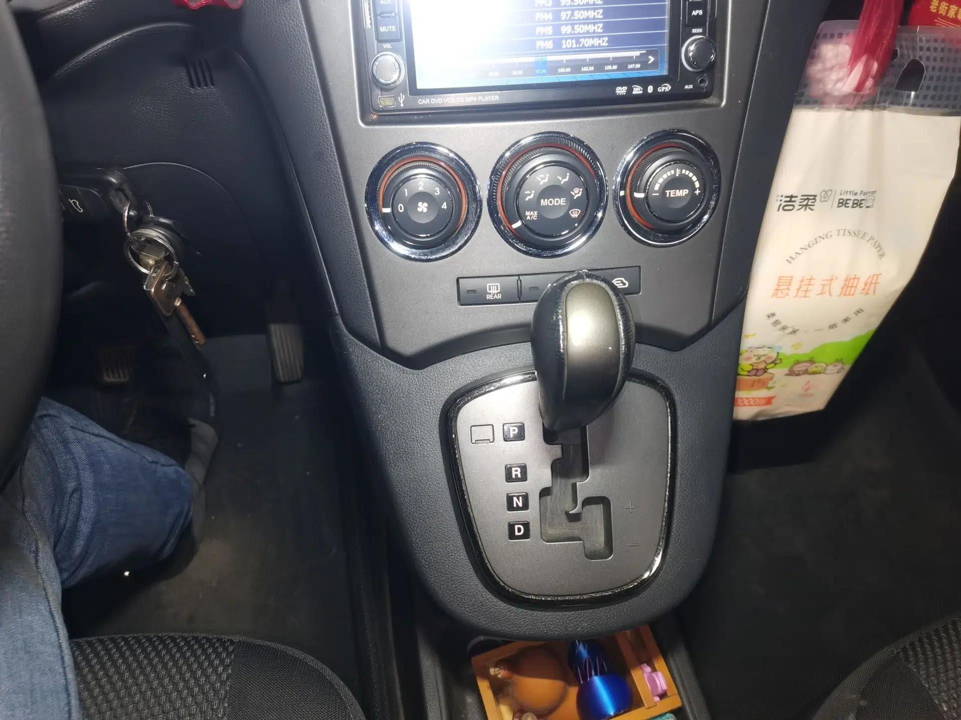 Kia Carens 2011 2.0L 7-Seater Automatic Standard Edition — миниатюра 15