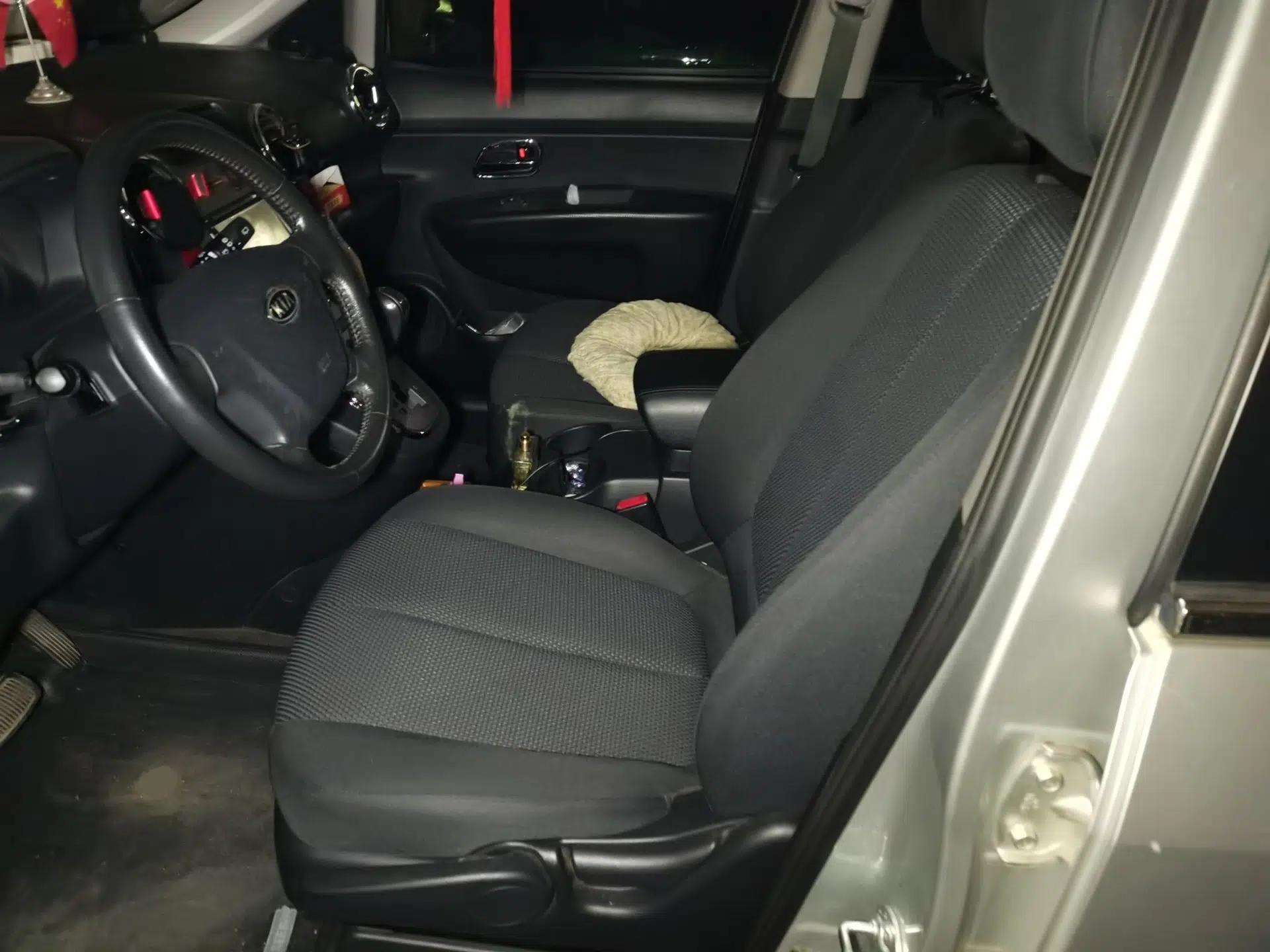 Kia Carens 2011 2.0L 7-Seater Automatic Standard Edition — миниатюра 16