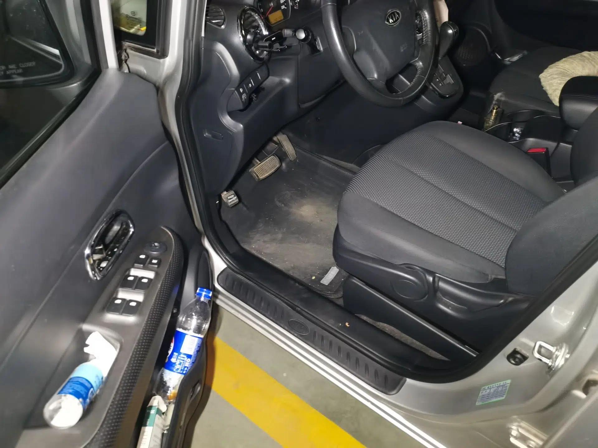 Kia Carens 2011 2.0L 7-Seater Automatic Standard Edition — миниатюра 17