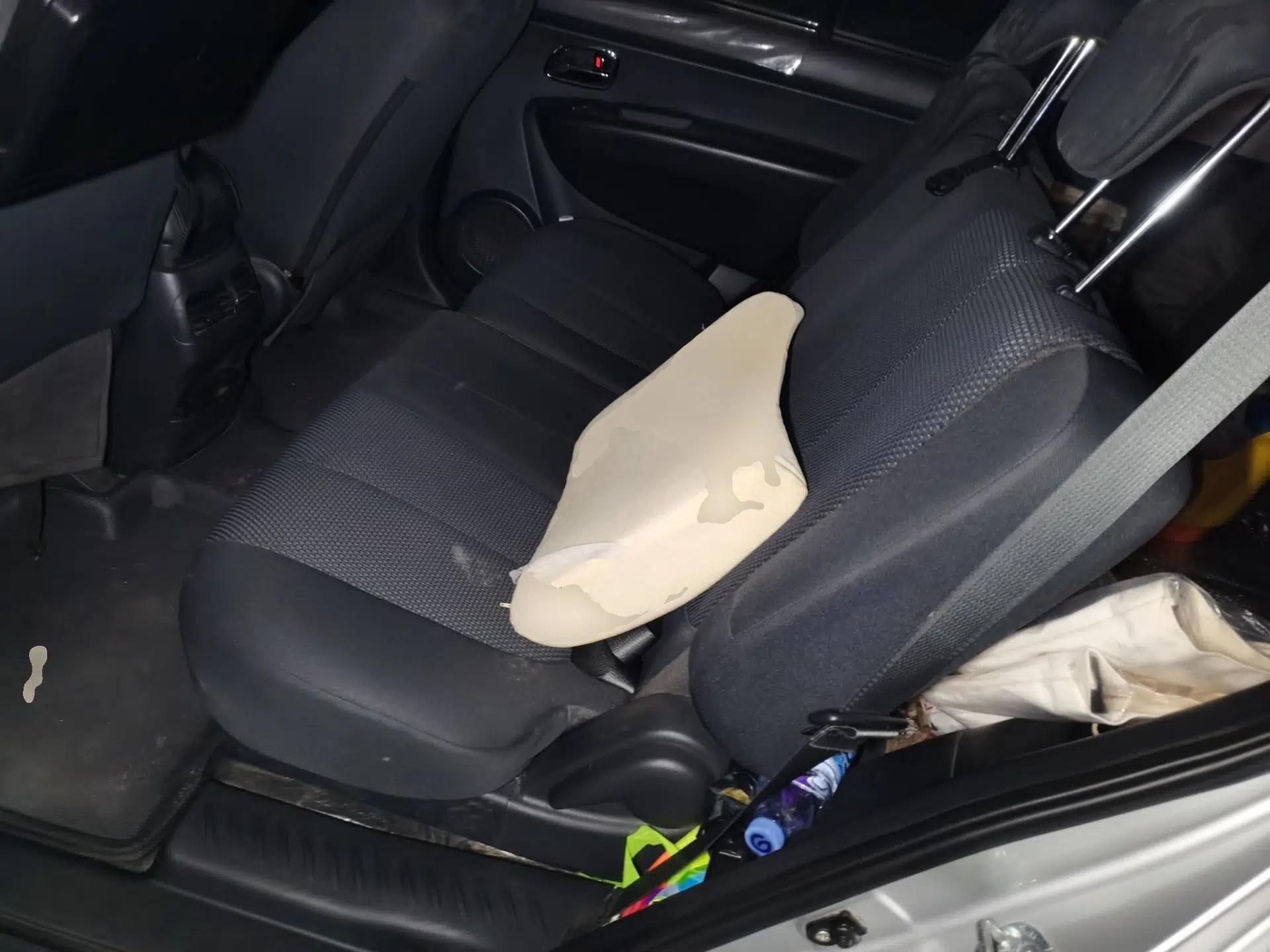 Kia Carens 2011 2.0L 7-Seater Automatic Standard Edition — миниатюра 18
