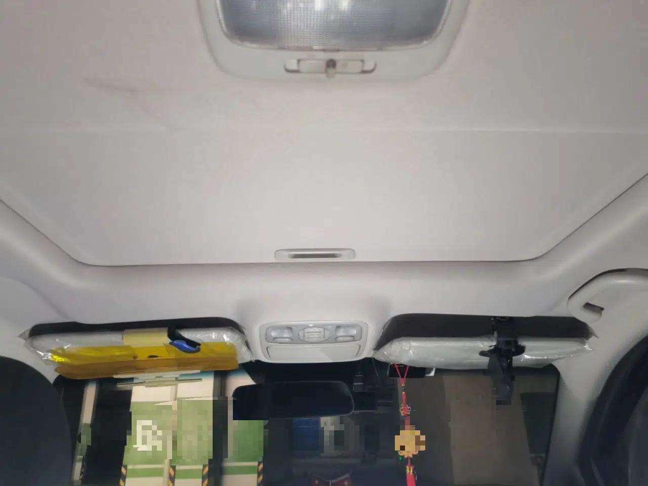 Kia Carens 2011 2.0L 7-Seater Automatic Standard Edition — миниатюра 19
