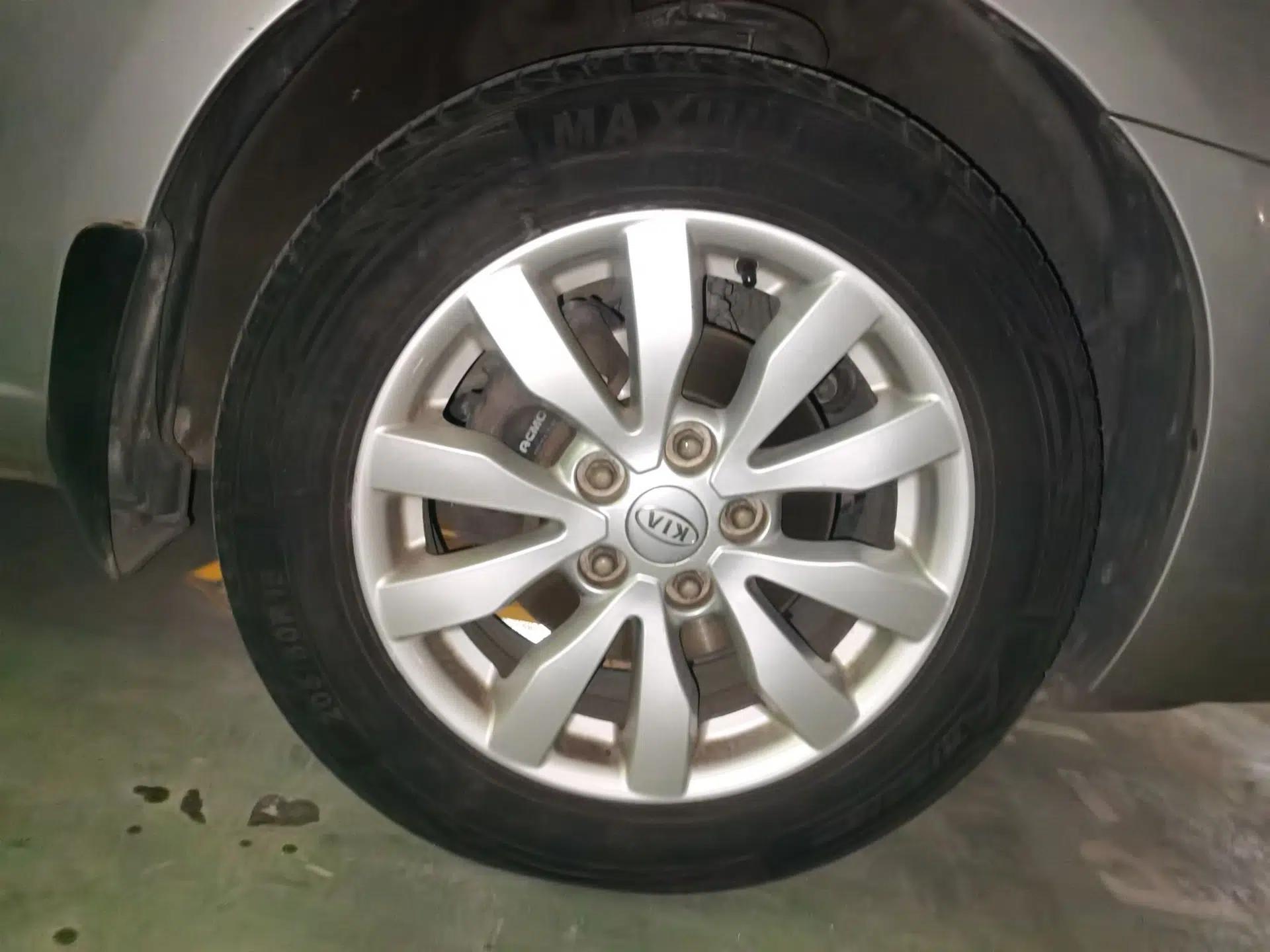Kia Carens 2011 2.0L 7-Seater Automatic Standard Edition — миниатюра 8