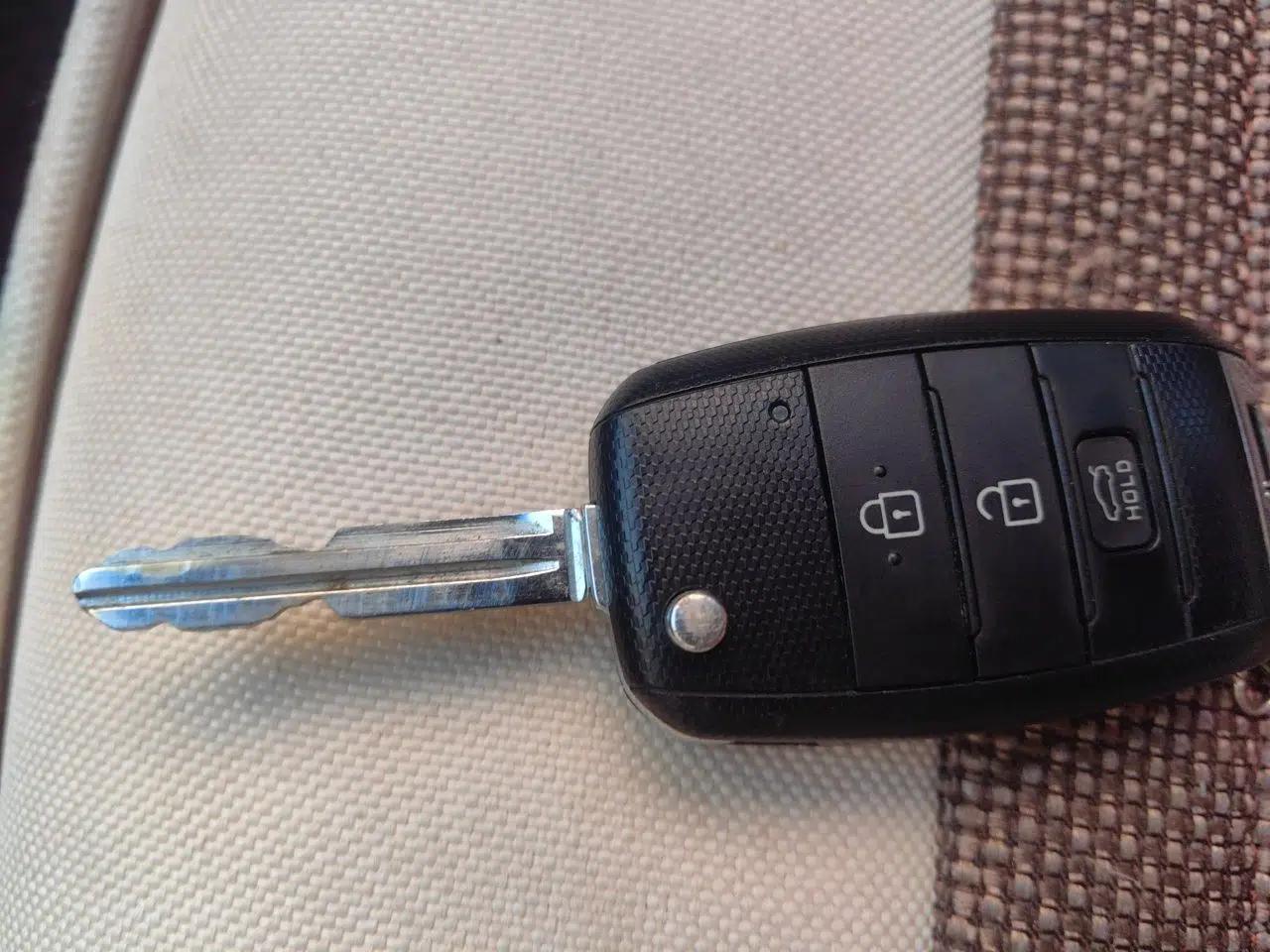 Kia K3S 2014 1.6L Automatic GL — миниатюра 9