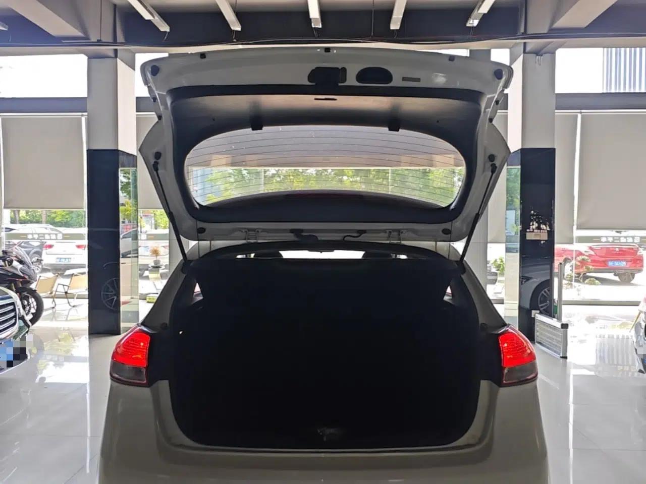 Kia K3S 2014 1.6L Automatic GL — миниатюра 22