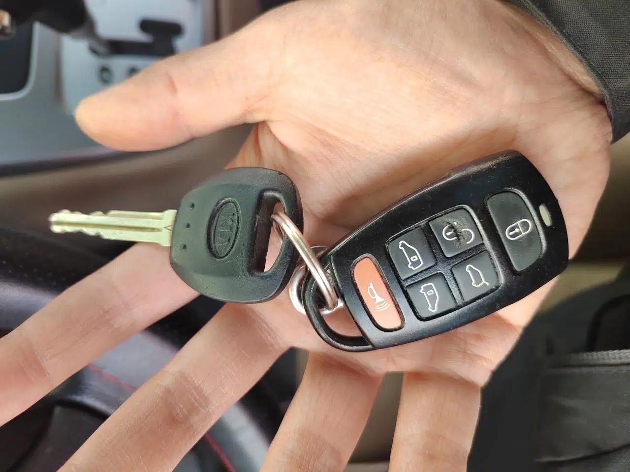 Kia VQ 2011 2.7 Luxury Edition — миниатюра 9