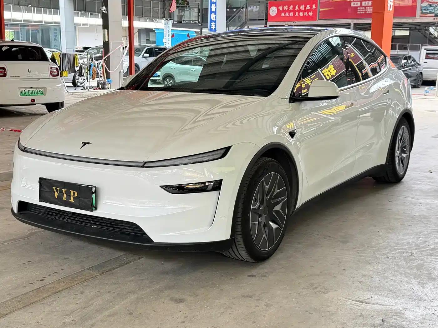 Model Y L 2025 Long Range All-Wheel Drive — миниатюра 1