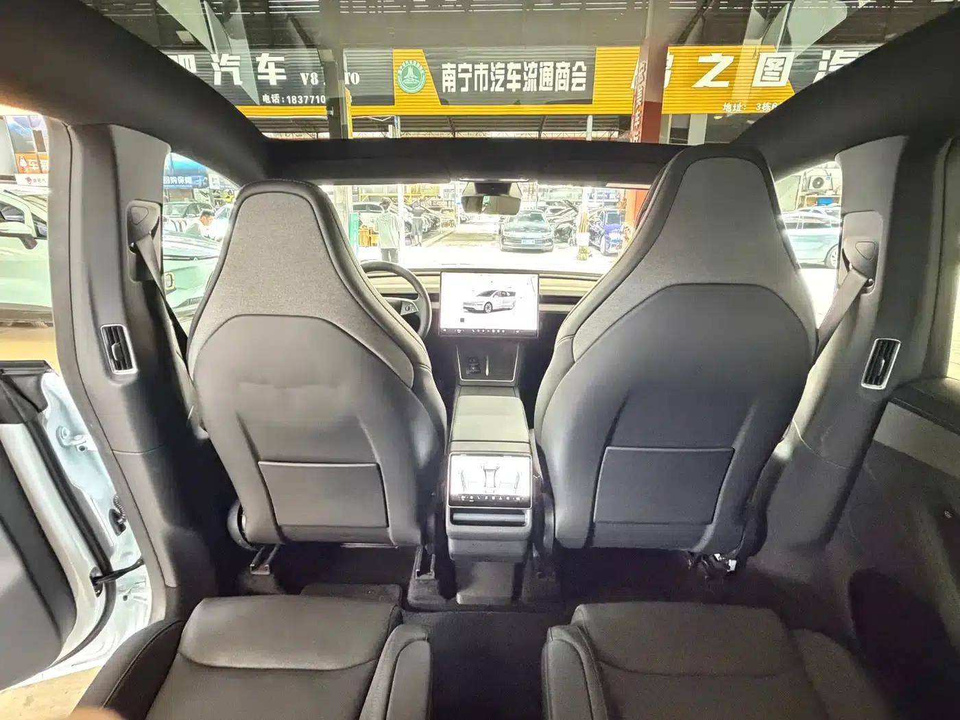 Model Y L 2025 Long Range All-Wheel Drive — миниатюра 17