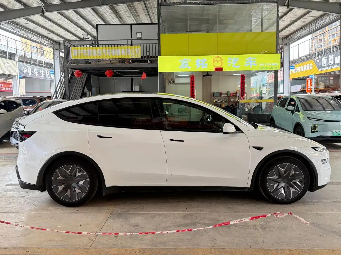 Model Y L 2025 Long Range All-Wheel Drive — миниатюра 4