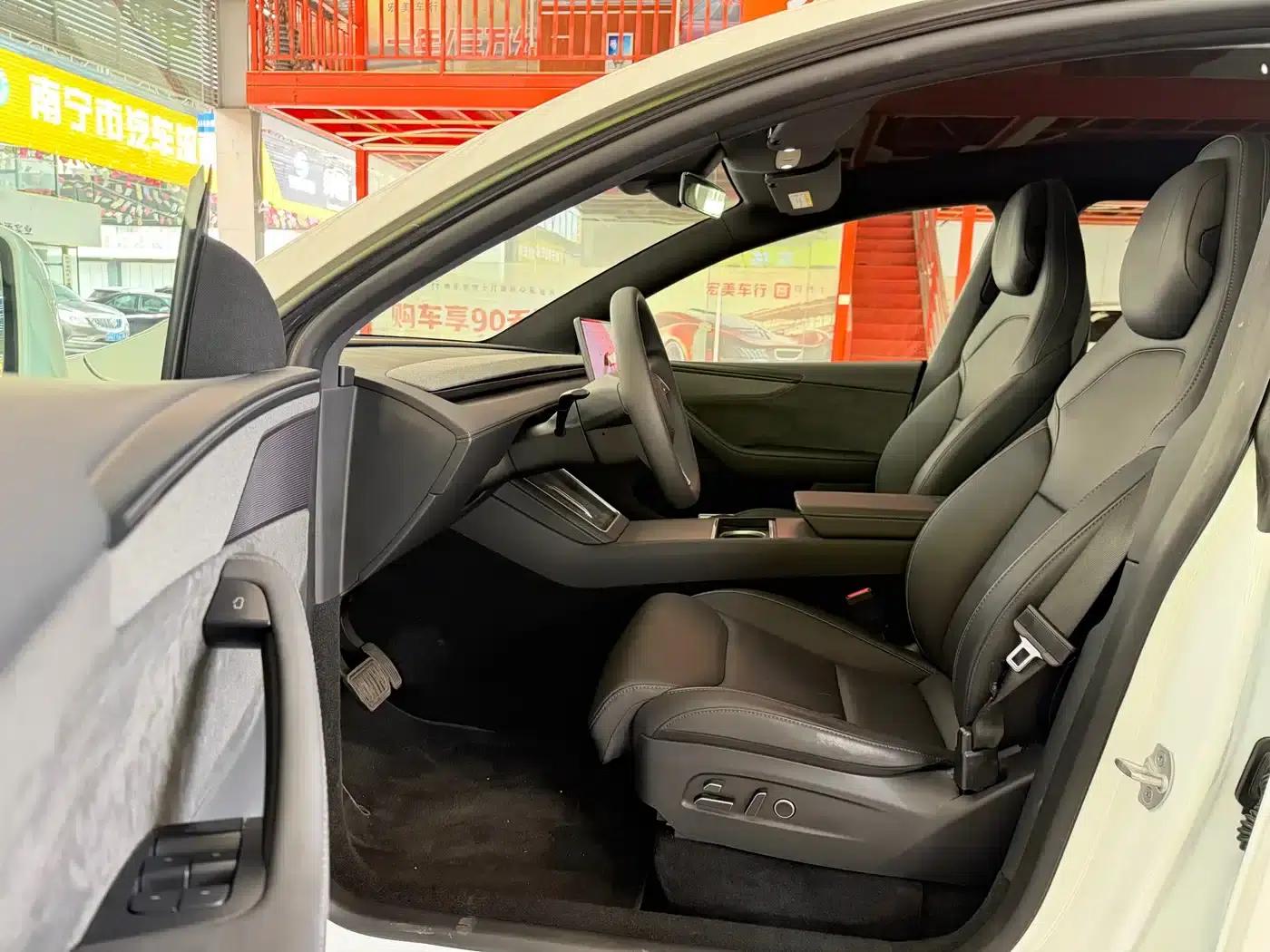 Model Y L 2025 Long Range All-Wheel Drive — миниатюра 8