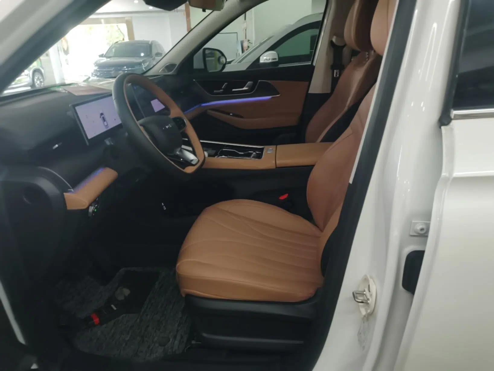 Chery Tiggo 8 L 2024 2.0T Two-Wheel-Drive Luxury Version 7 Seats — миниатюра 18