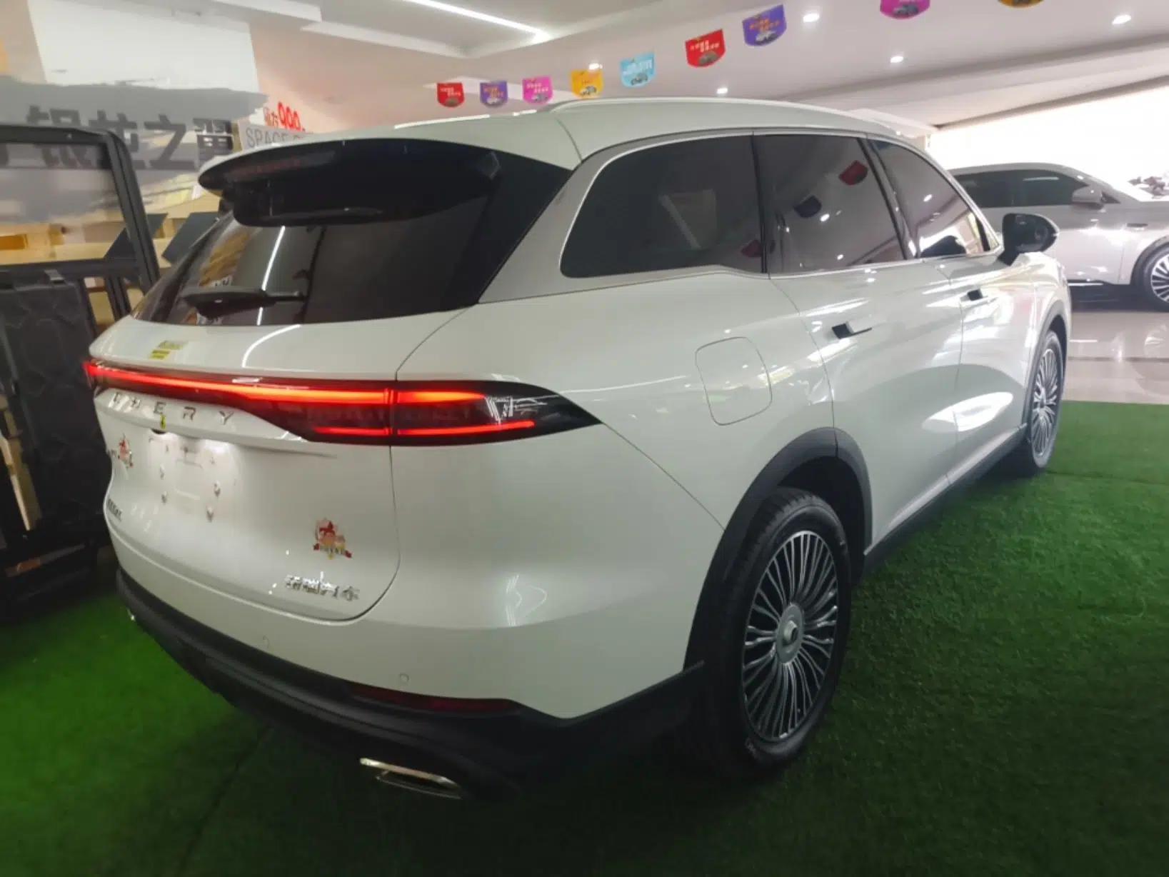 Chery Tiggo 8 L 2024 2.0T Two-Wheel-Drive Luxury Version 7 Seats — миниатюра 6