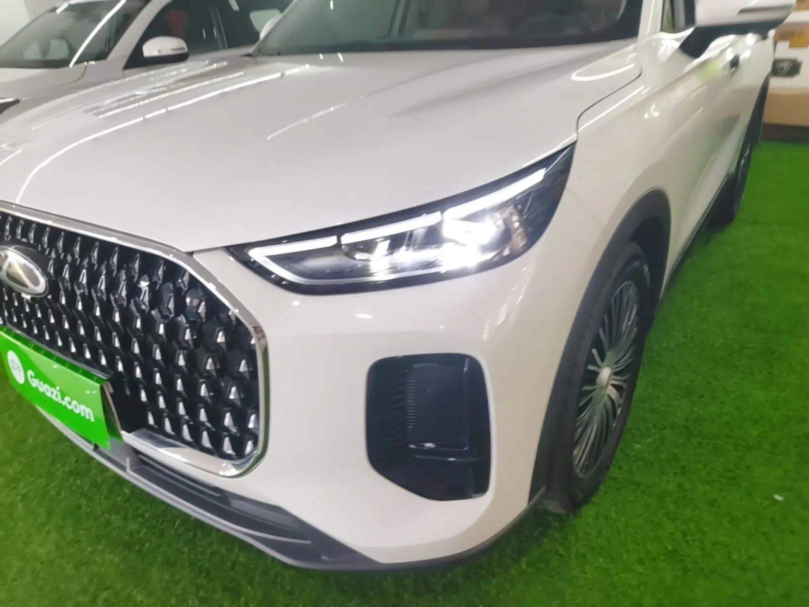 Chery Tiggo 8 L 2024 2.0T Two-Wheel-Drive Luxury Version 7 Seats — миниатюра 9