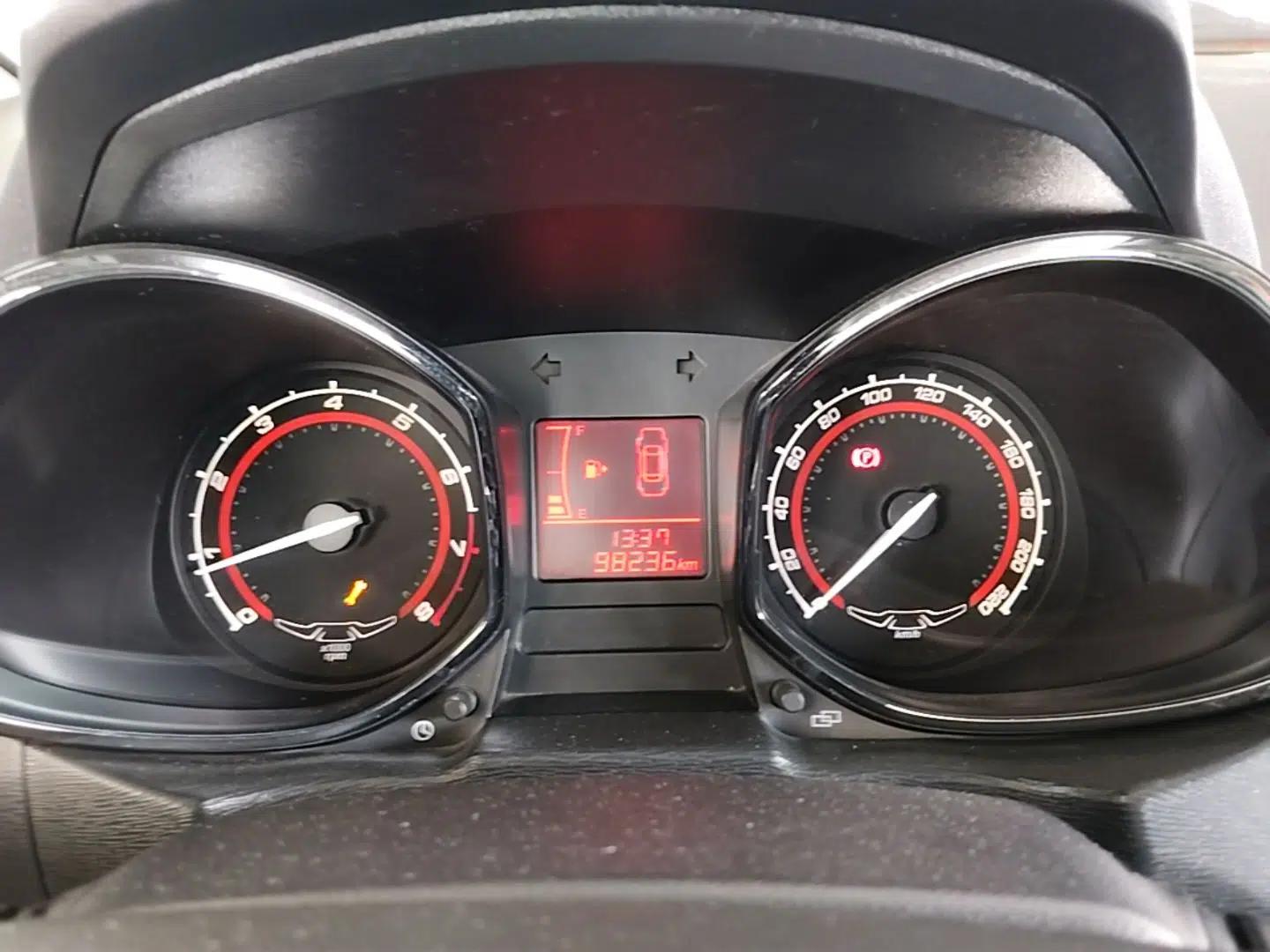 Chery Arrizo 3 2015 1.5L Manual High-End Version — миниатюра 15