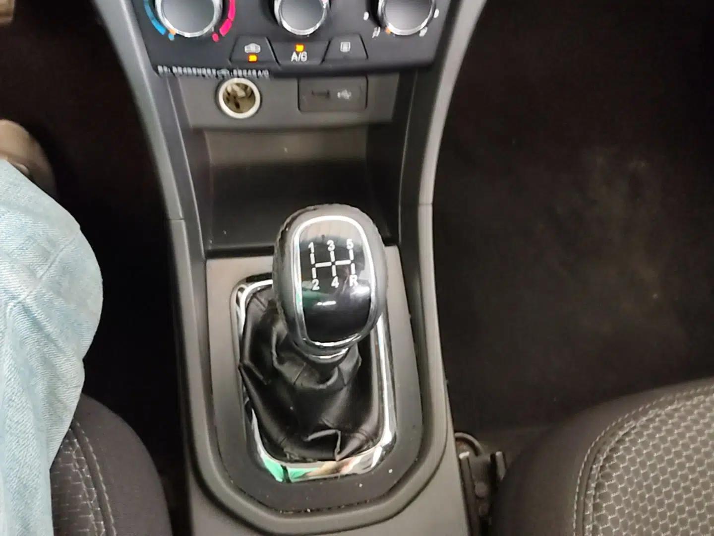Chery Arrizo 3 2015 1.5L Manual High-End Version — миниатюра 17