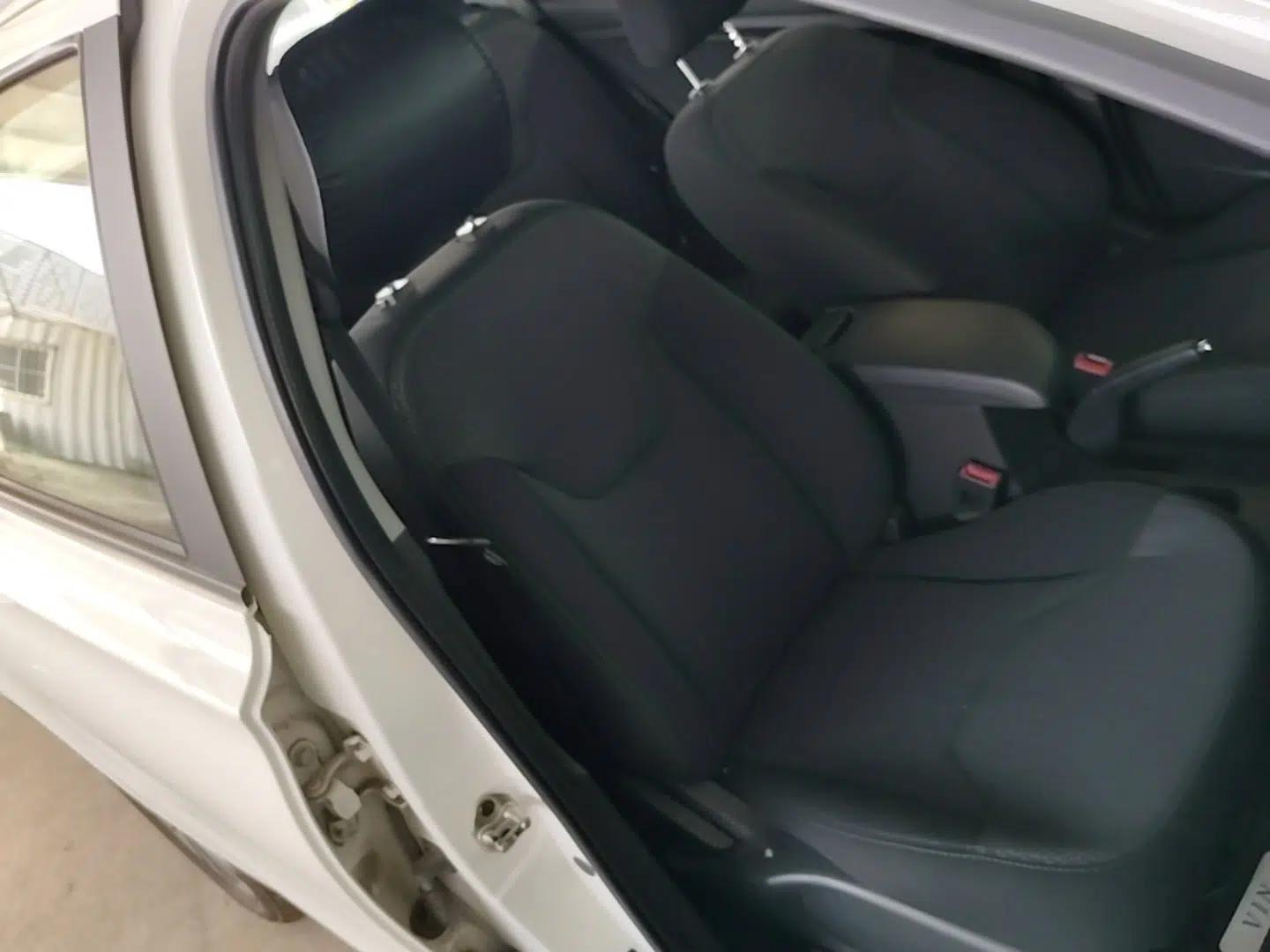 Chery Arrizo 3 2015 1.5L Manual High-End Version — миниатюра 23