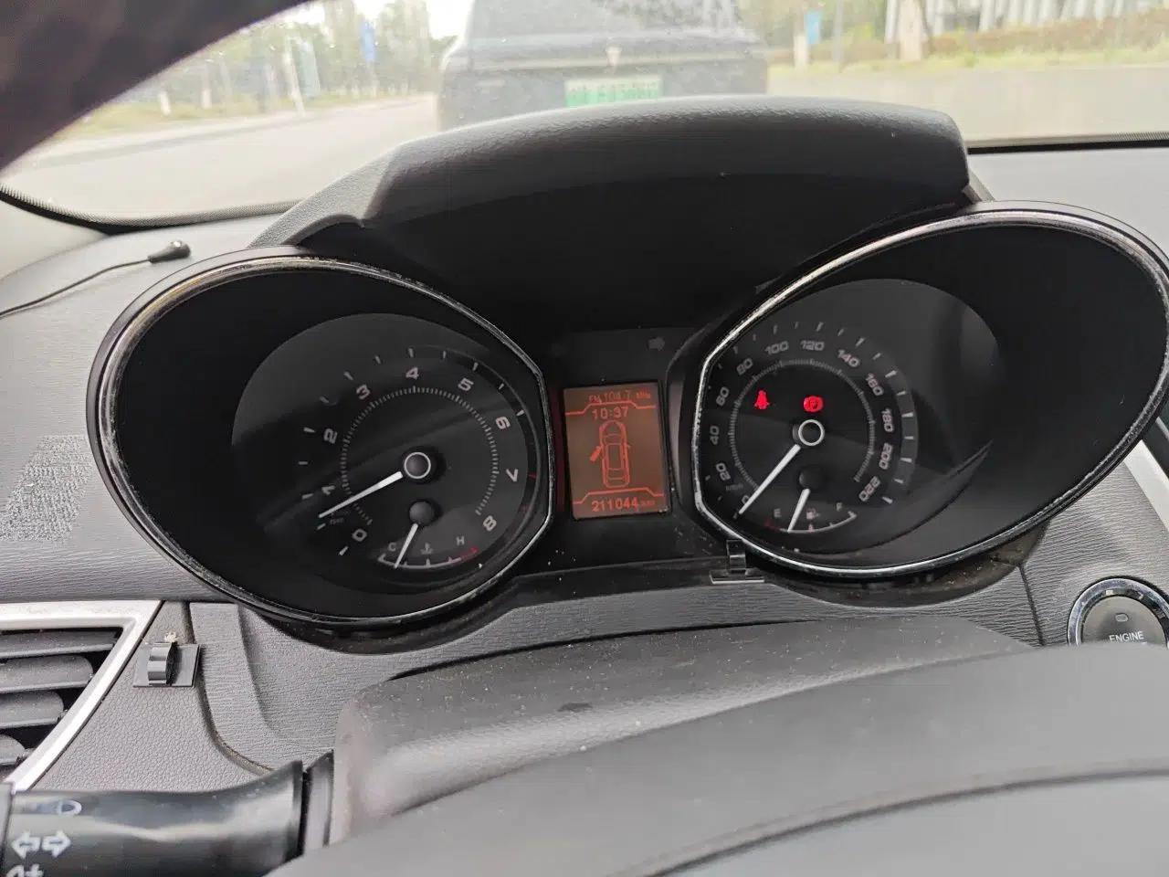 Chery Arrizo 7 2014 1.6L Manual ZhiShang Magic Edition — миниатюра 12
