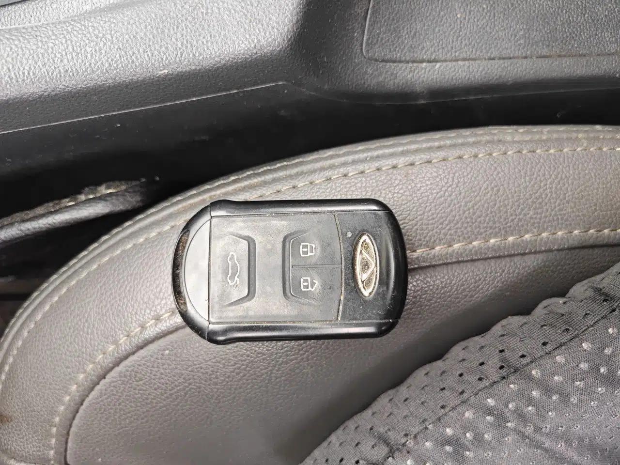 Chery Arrizo 7 2014 1.6L Manual ZhiShang Magic Edition — миниатюра 9