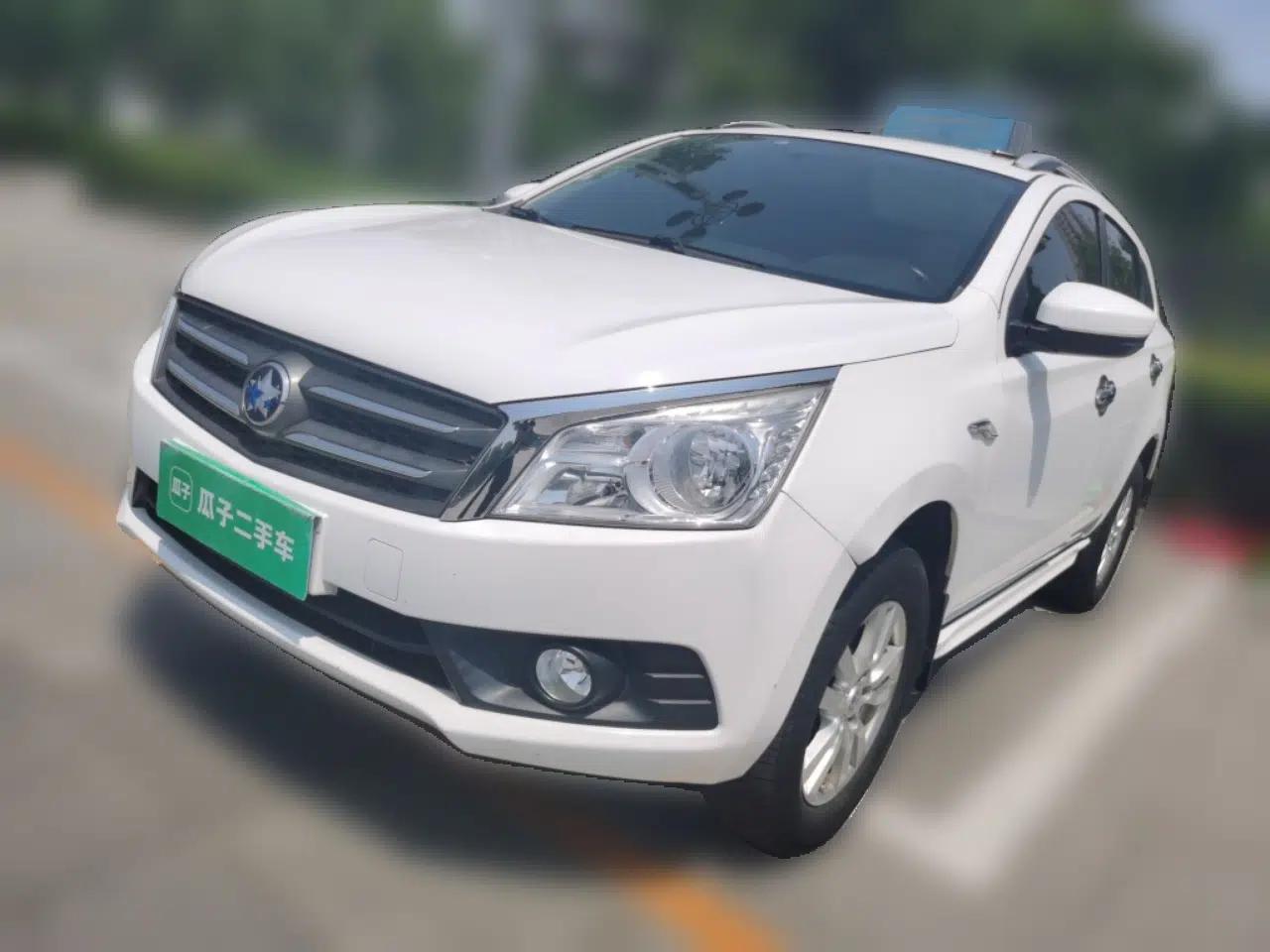 Venucia T70 2015 2.0L CVT Smart Choice Edition — миниатюра 1