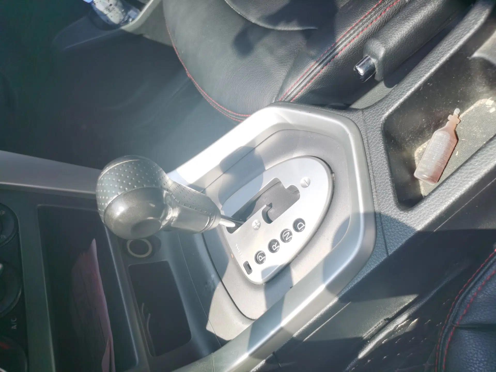 Venucia T70 2015 2.0L CVT Smart Choice Edition — миниатюра 15