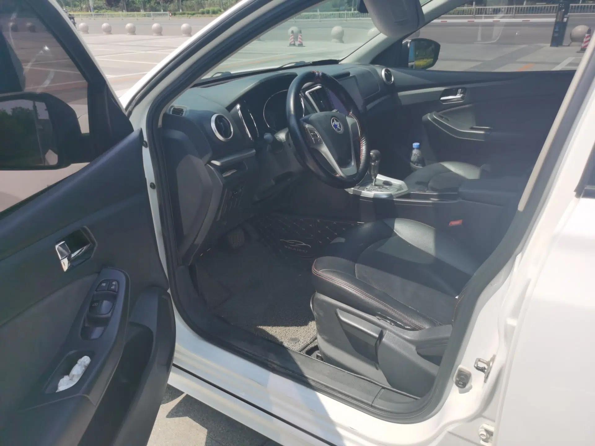 Venucia T70 2015 2.0L CVT Smart Choice Edition — миниатюра 17