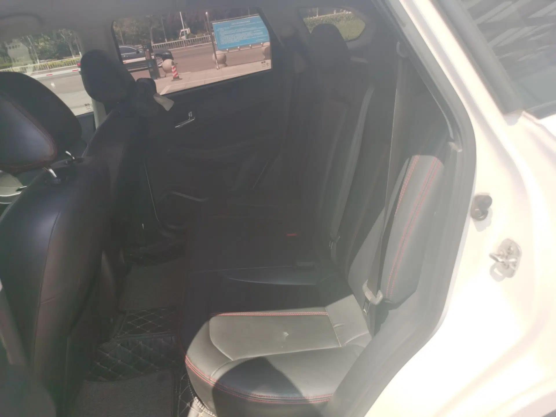 Venucia T70 2015 2.0L CVT Smart Choice Edition — миниатюра 18