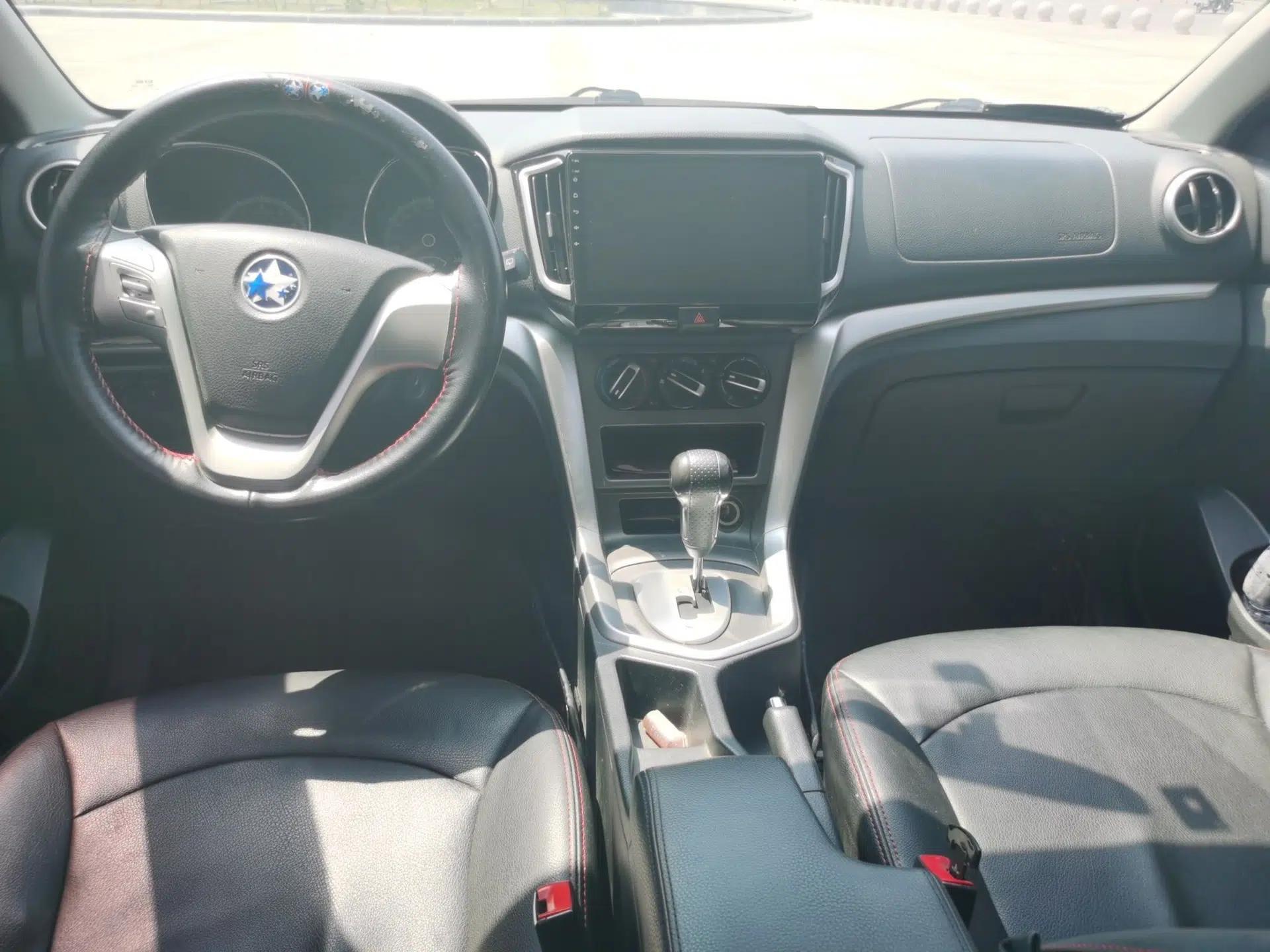 Venucia T70 2015 2.0L CVT Smart Choice Edition — миниатюра 10