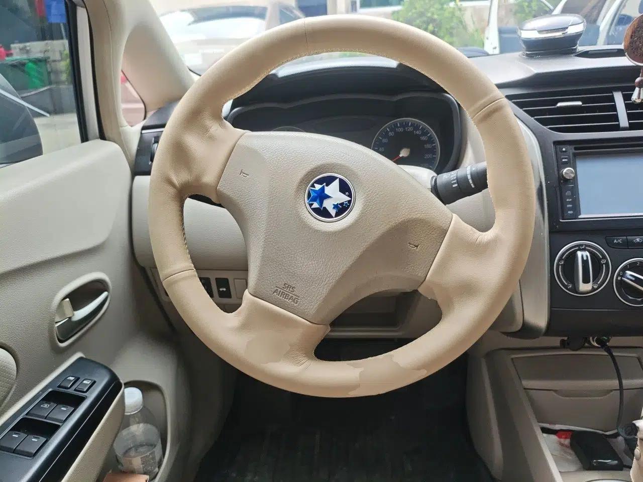 Venucia D50 2015 1.6L Automatic Fashion Edition — миниатюра 11