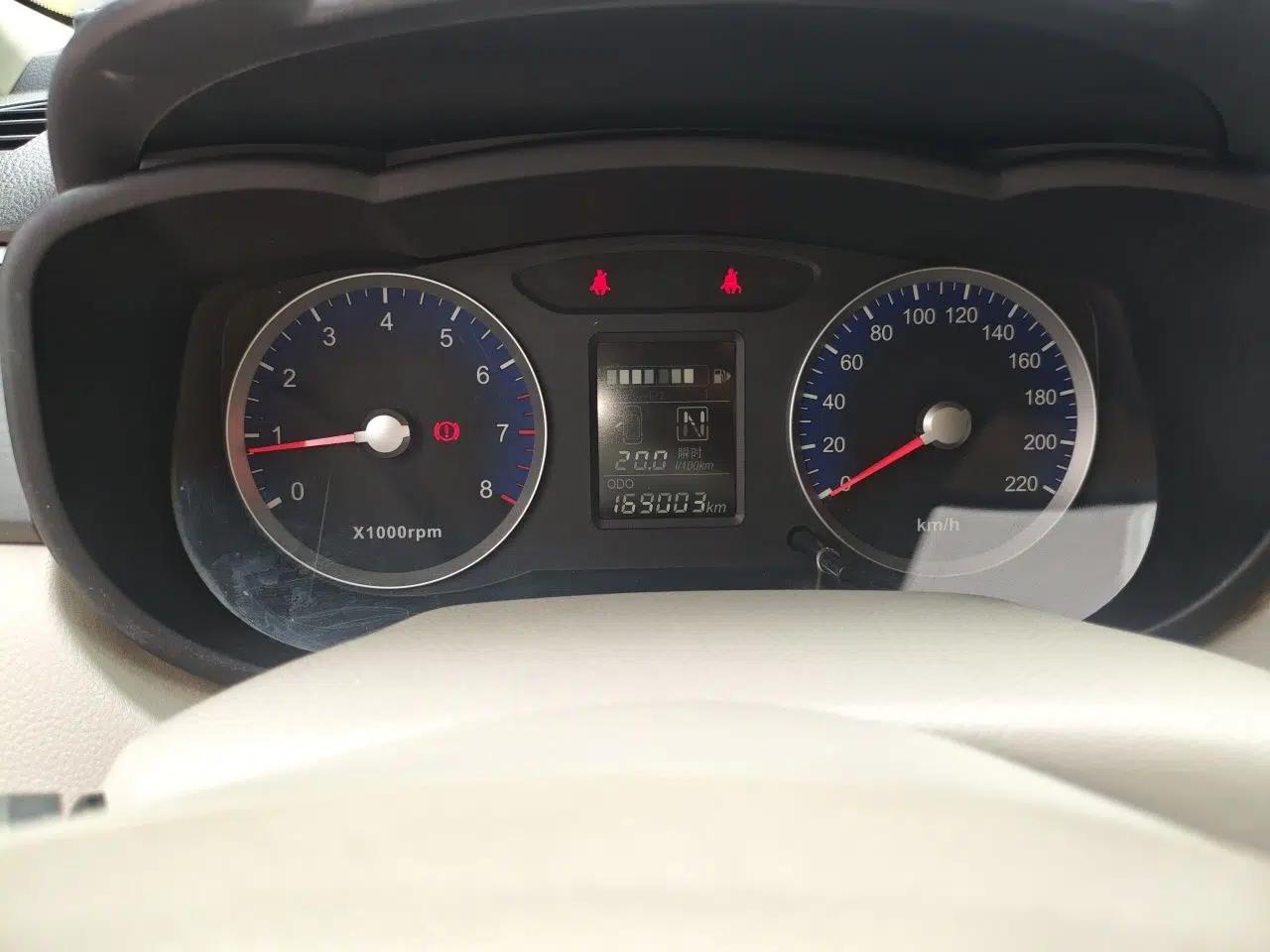 Venucia D50 2015 1.6L Automatic Fashion Edition — миниатюра 12