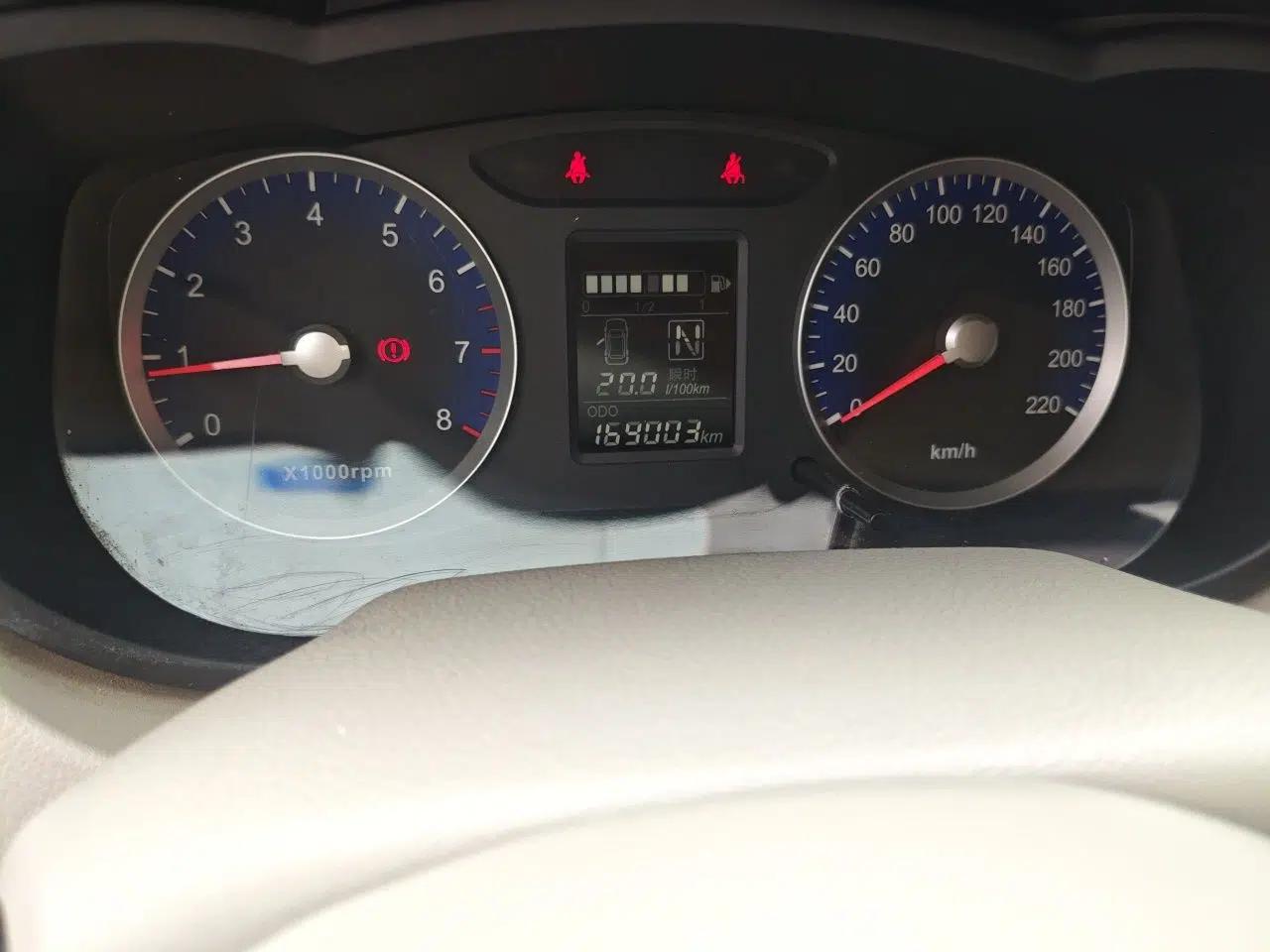 Venucia D50 2015 1.6L Automatic Fashion Edition — миниатюра 13