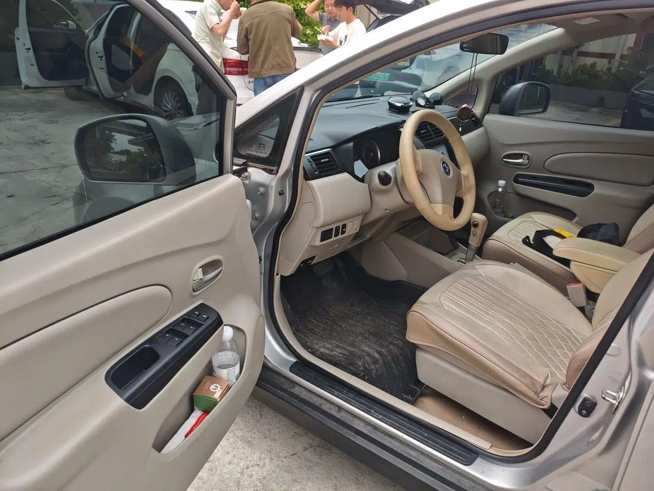 Venucia D50 2015 1.6L Automatic Fashion Edition — миниатюра 17