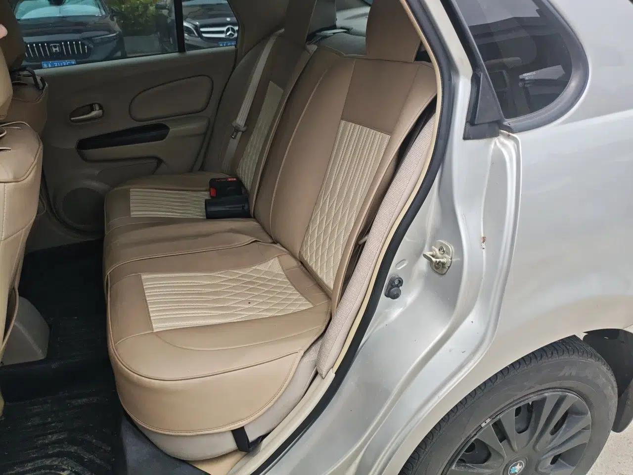 Venucia D50 2015 1.6L Automatic Fashion Edition — миниатюра 18