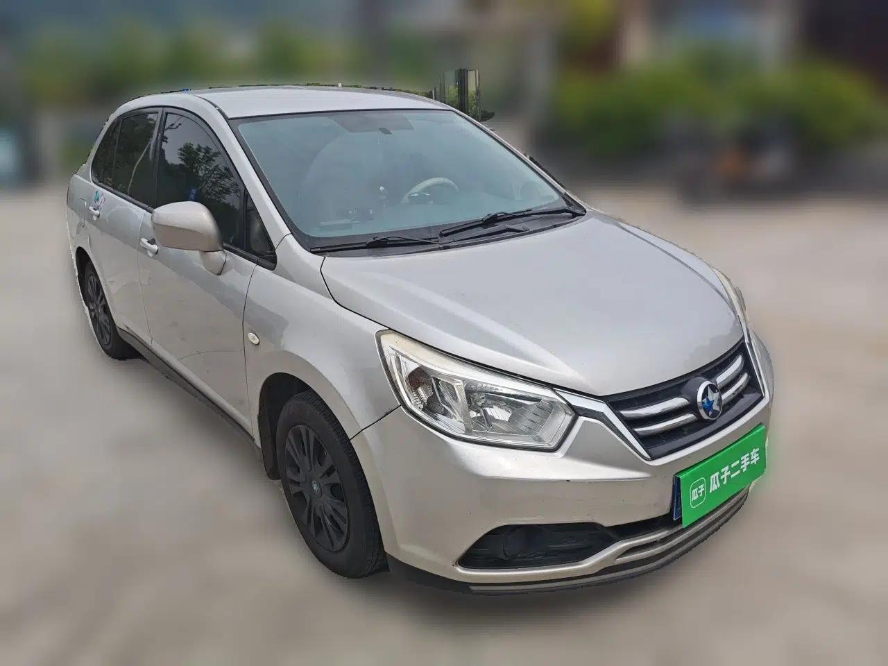 Venucia D50 2015 1.6L Automatic Fashion Edition — миниатюра 3